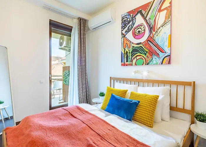 Ultra - Stylish - Balcony - Ac *