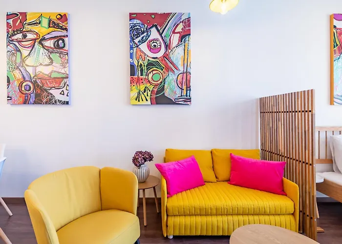 Ultra - Stylish - Balcony - Ac *