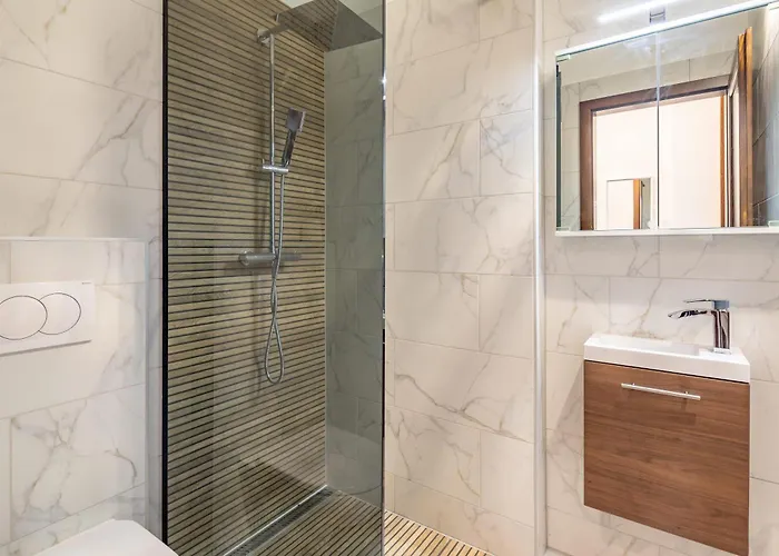 Ultra - Stylish - Balcony - Ac شقة