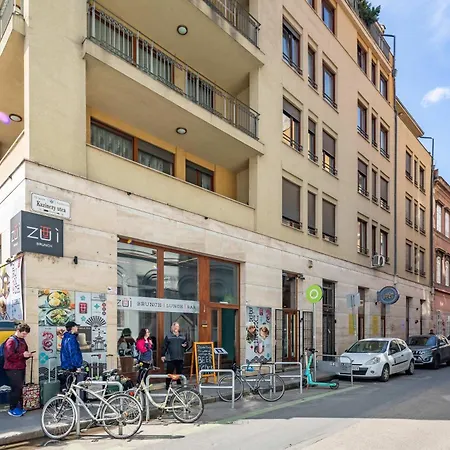 Ultra - Stylish - Balcony - Ac Apartman *