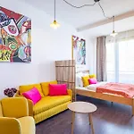 Ultra - Stylish - Balcony - Ac Apartament